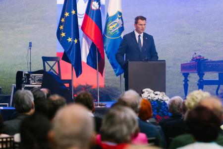 Župan Matej Slapar ob dnevu državnosti »Ko narod stoji odločno, z vero v svoje vrednote in pravice, postane nepremagljiv.«  (65)